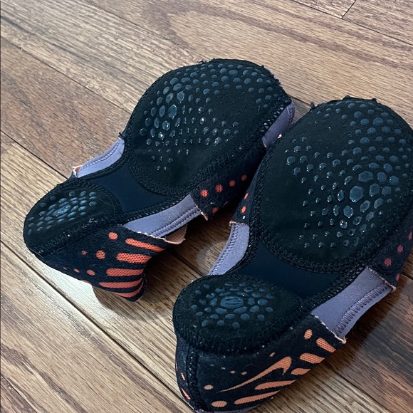 Nike Women’s Barre Wraps/Socks - Picture 2 of 6